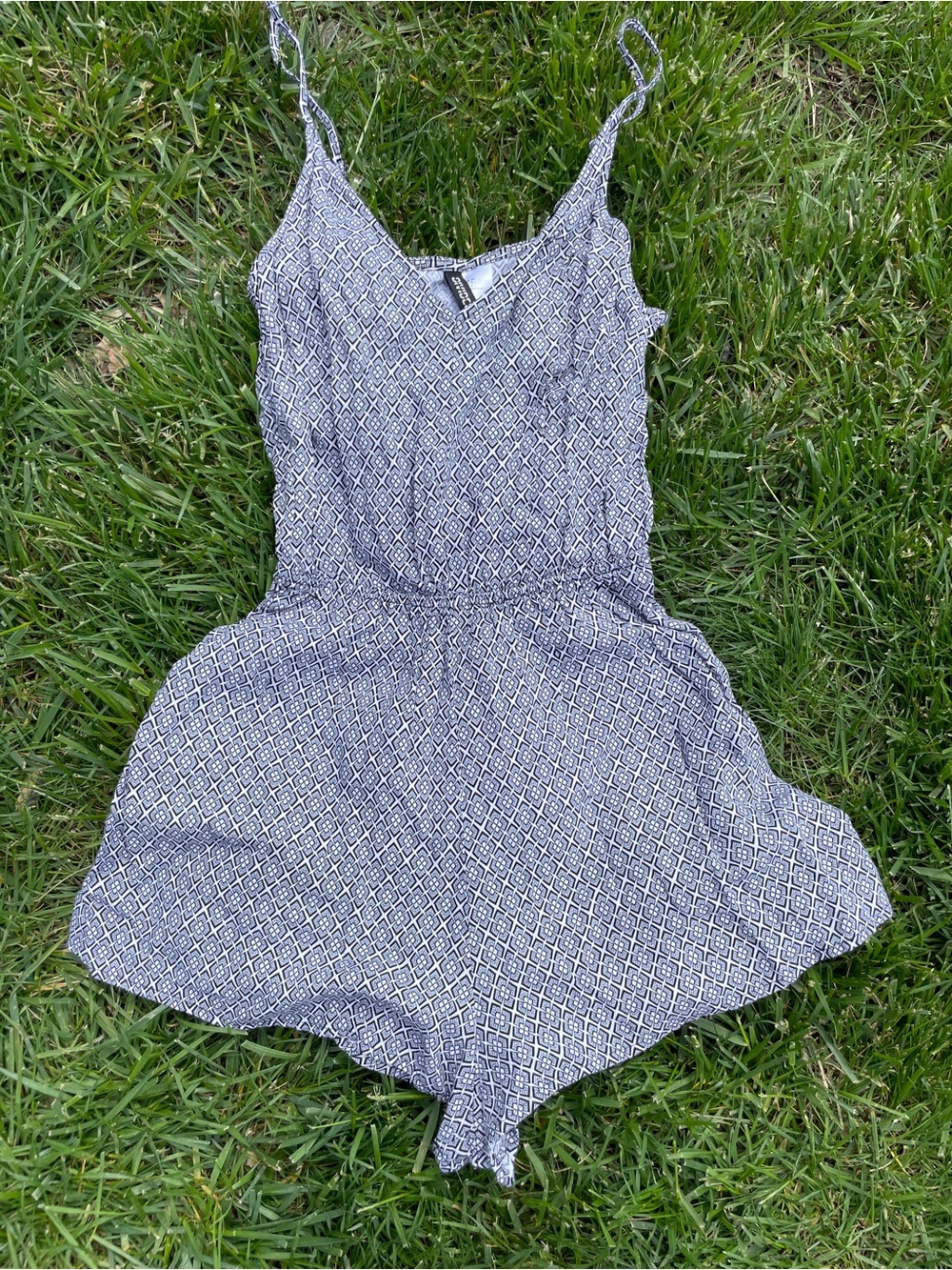 Lightweight Breathable Geometric Print Romper - Size Small